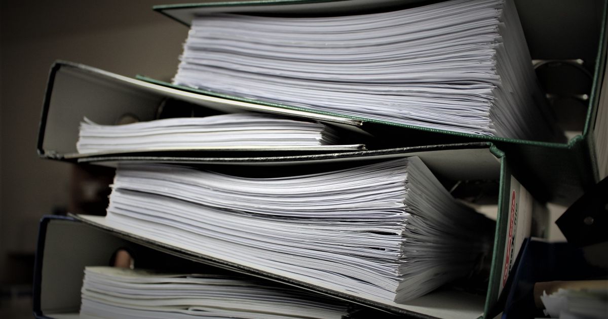 La confusión entre requisitos habilitantes y factores de puntaje en los pliegos de condiciones